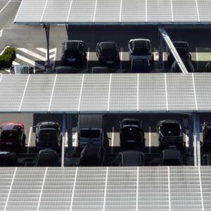 Pensiline fotovoltaiche per parcheggi auto e mobilità elettrica nei parcheggi aziendali